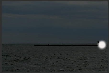 A dracone less than 25m breadth being towed - one all-round white light