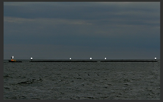 Inconspicuous objects (25m or more in breadth, 100m or more in length) being towed - towing vessel under 50m shows lights for tow more than 200m